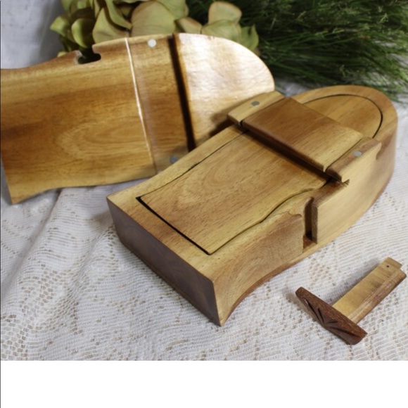 Carver Dan “Hanging Tree Frog” Puzzle Box - Picture 3 of 5